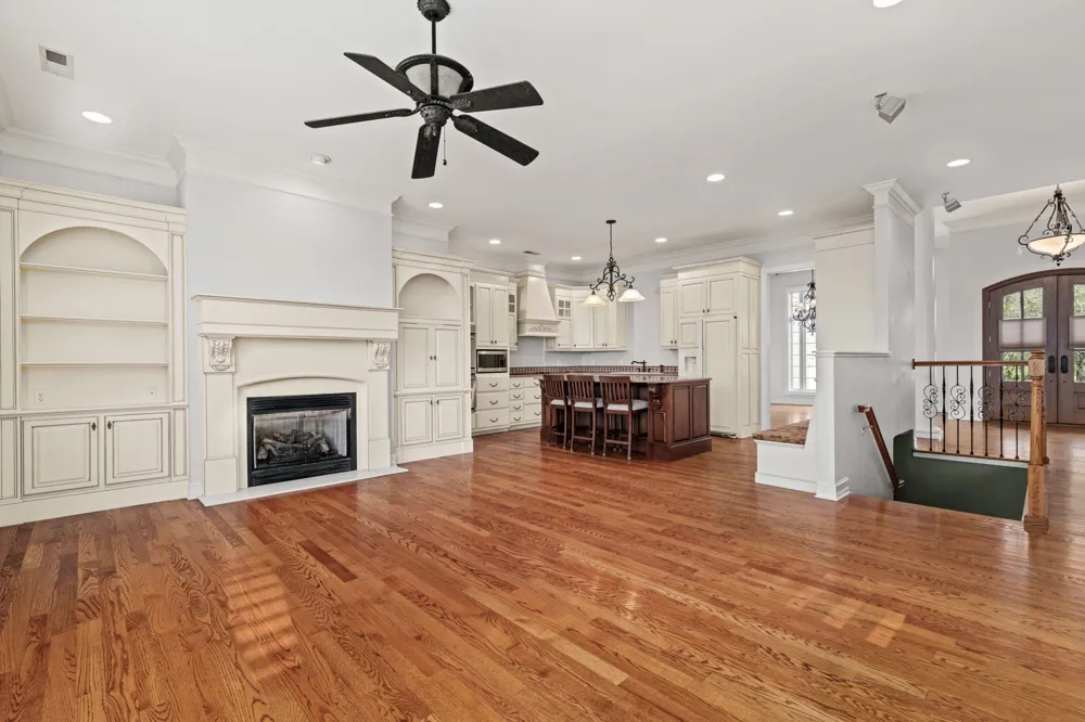 101 E Meadow Hill Dr Florence, AL 35633