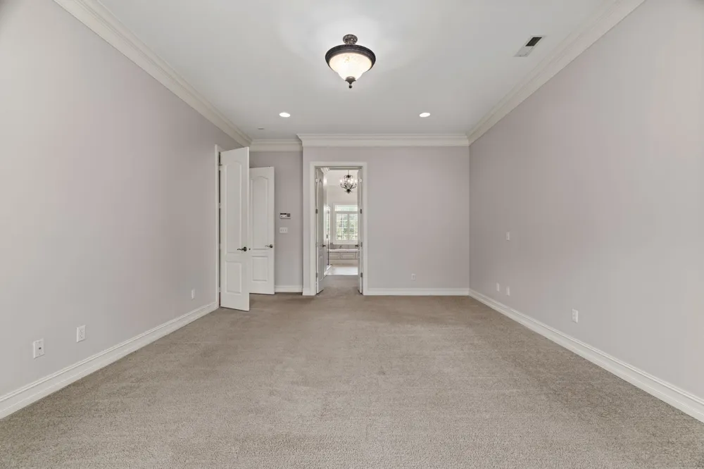 101 E Meadow Hill Dr Florence, AL 35633