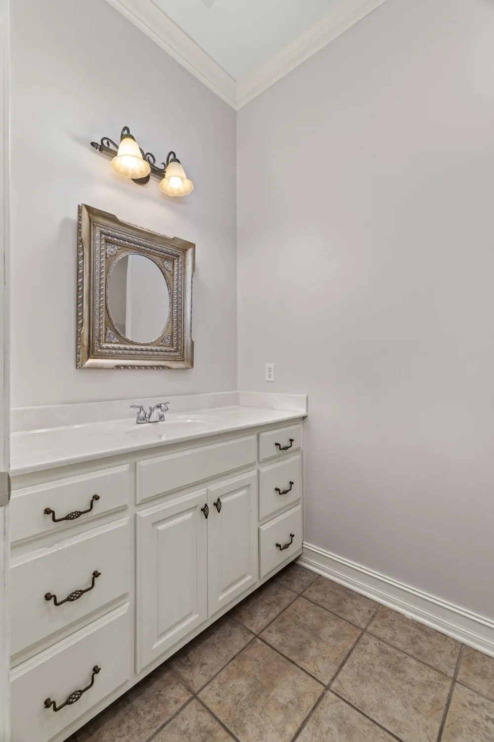 101 E Meadow Hill Dr Florence, AL 35633