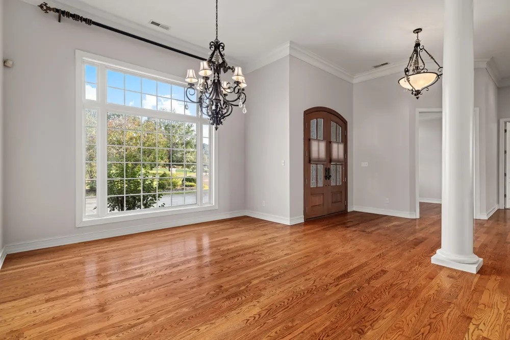 101 E Meadow Hill Dr Florence, AL 35633