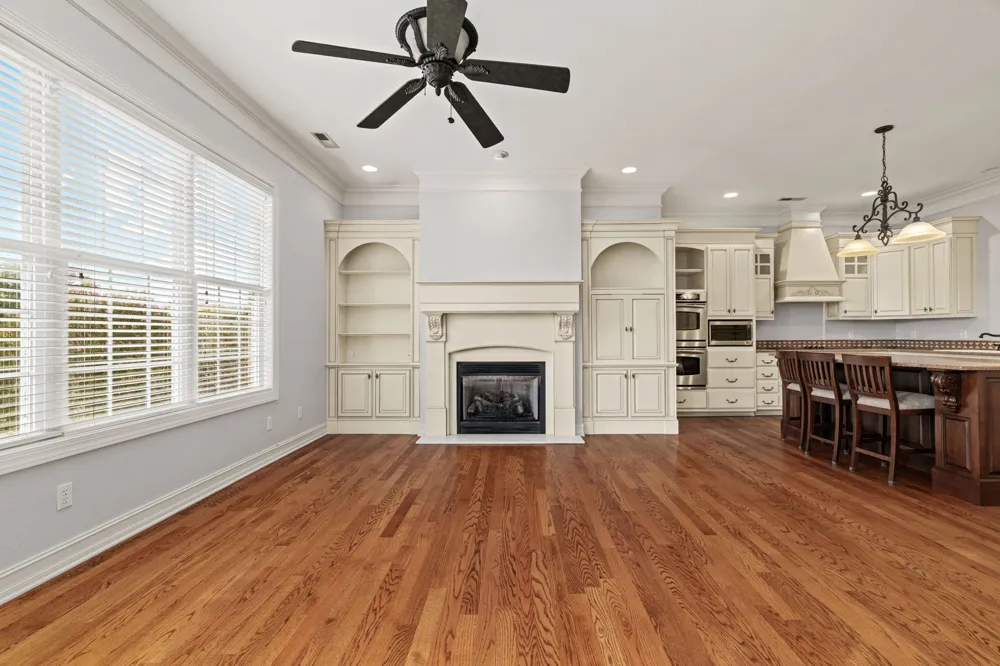 101 E Meadow Hill Dr Florence, AL 35633