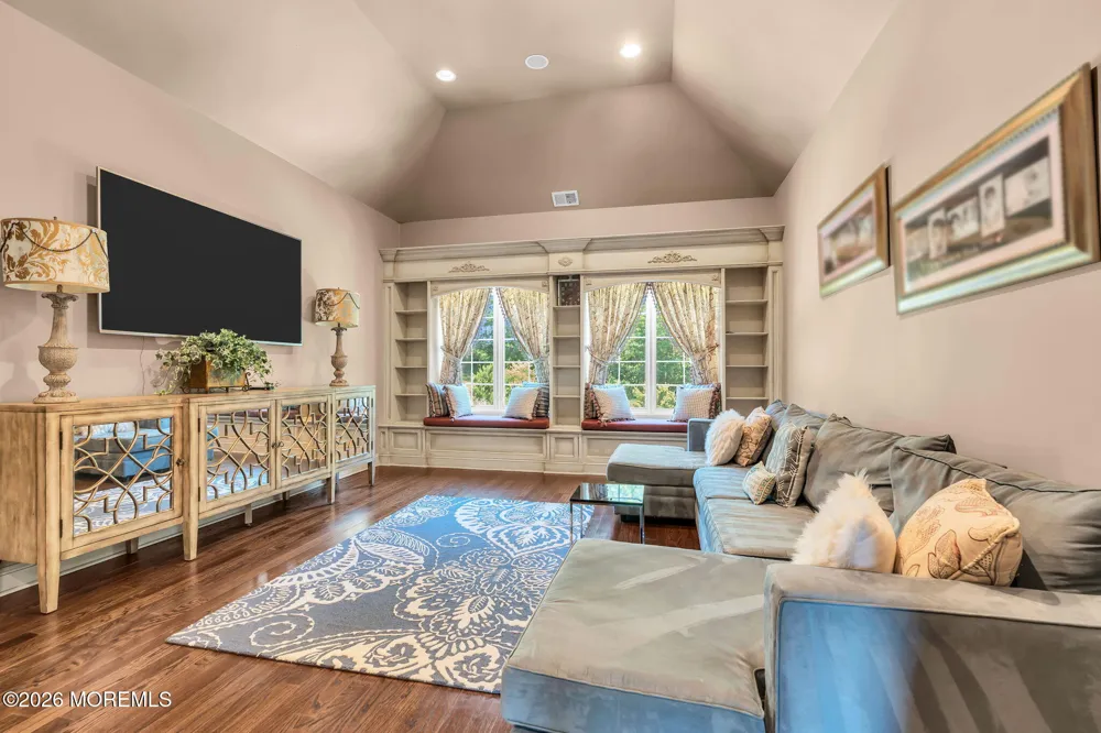 24 Embry Farm Road Marlboro, NJ 07746