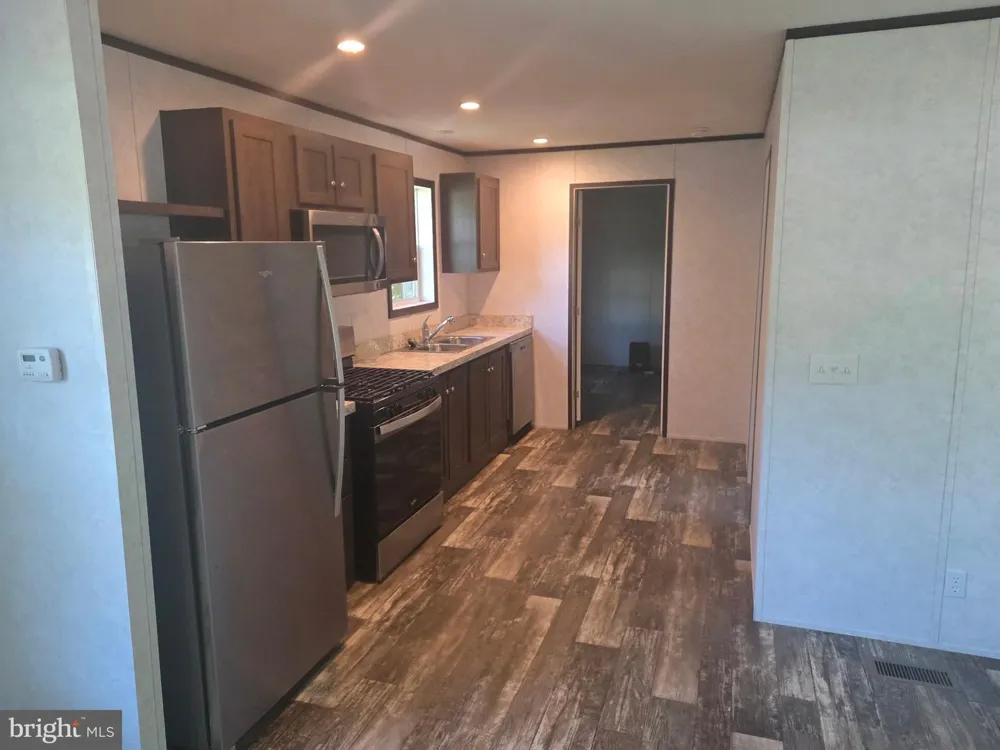 57 E QUILLEYTOWN ROAD #119 Carneys Point, NJ 08069