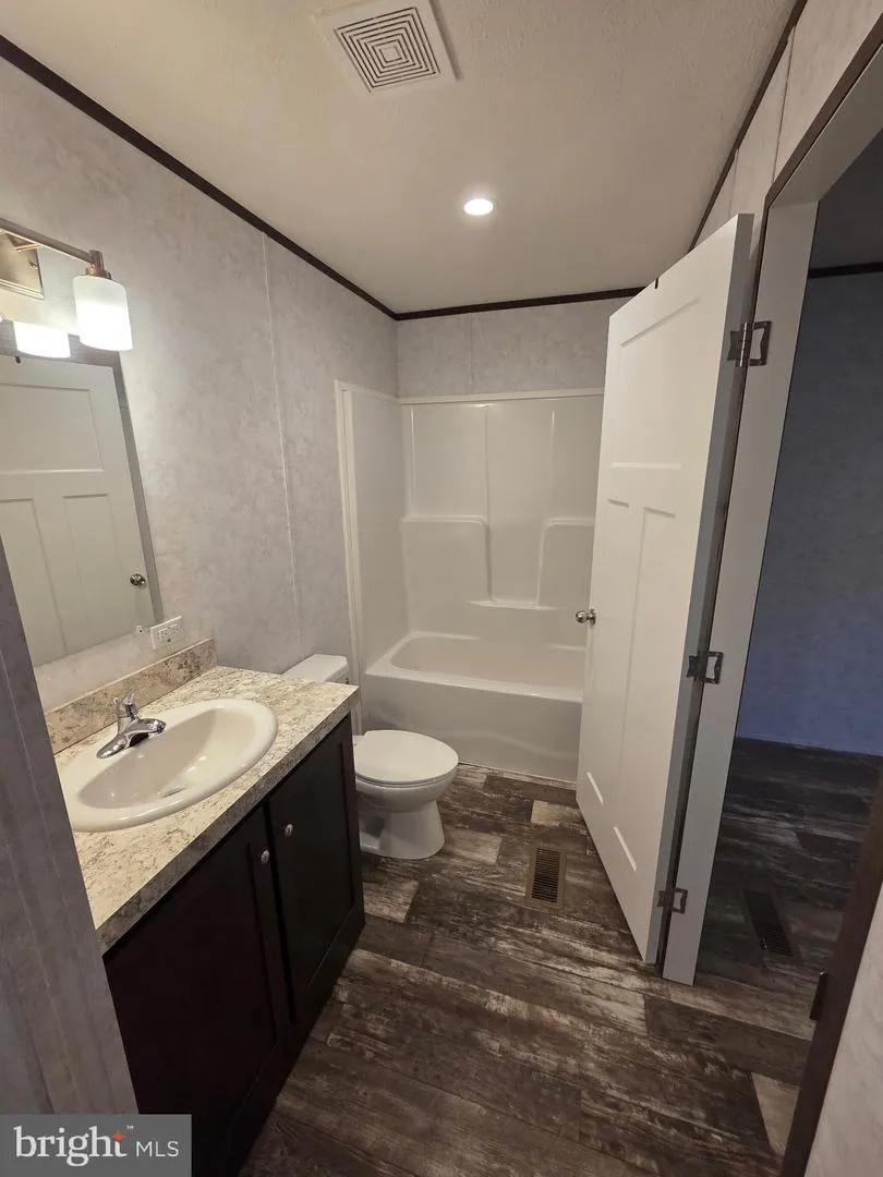 57 E QUILLEYTOWN ROAD #119 Carneys Point, NJ 08069