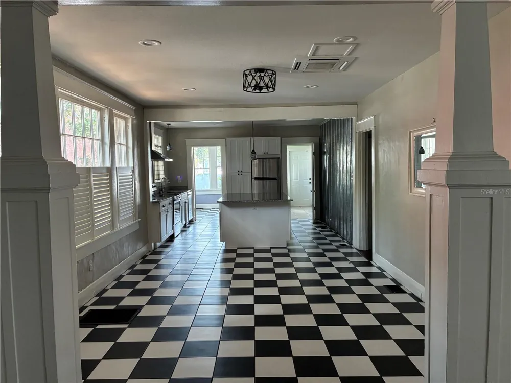 611 S WILLOW AVENUE Tampa, FL 33606