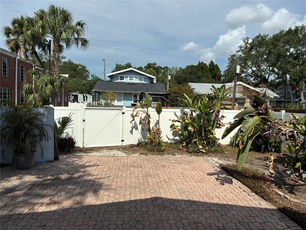 611 S WILLOW AVENUE Tampa, FL 33606