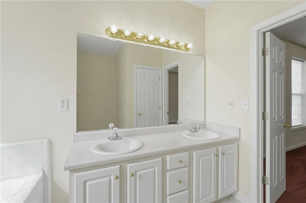 95 Old Hickory Lane Oxford, GA 30054
