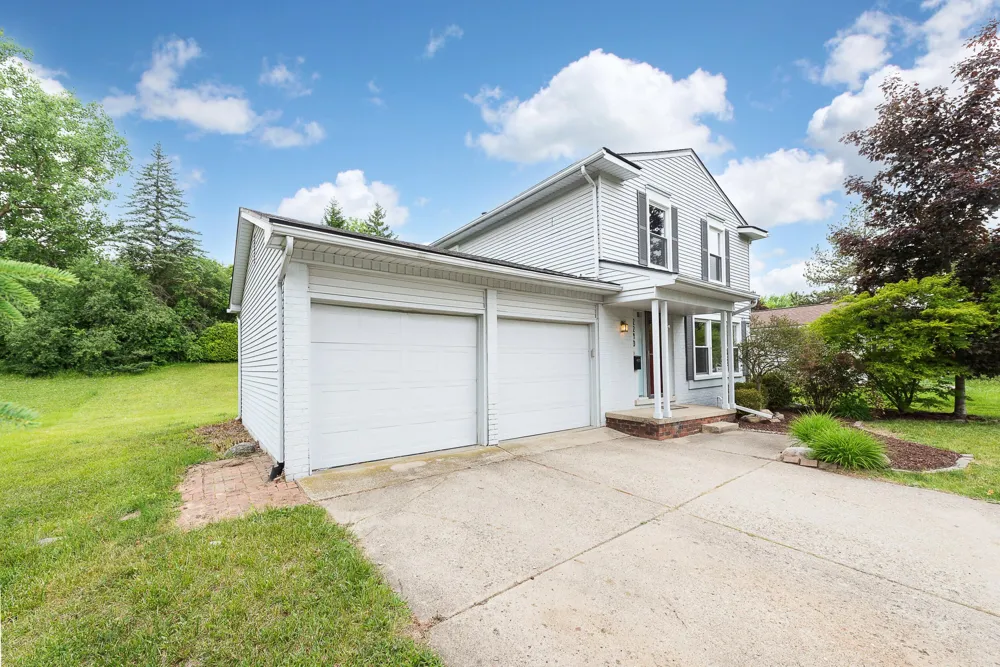 2240 Steeplechase Drive Ann Arbor, MI 48103