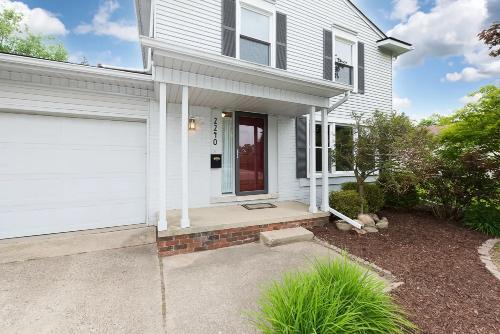 2240 Steeplechase Drive Ann Arbor, MI 48103