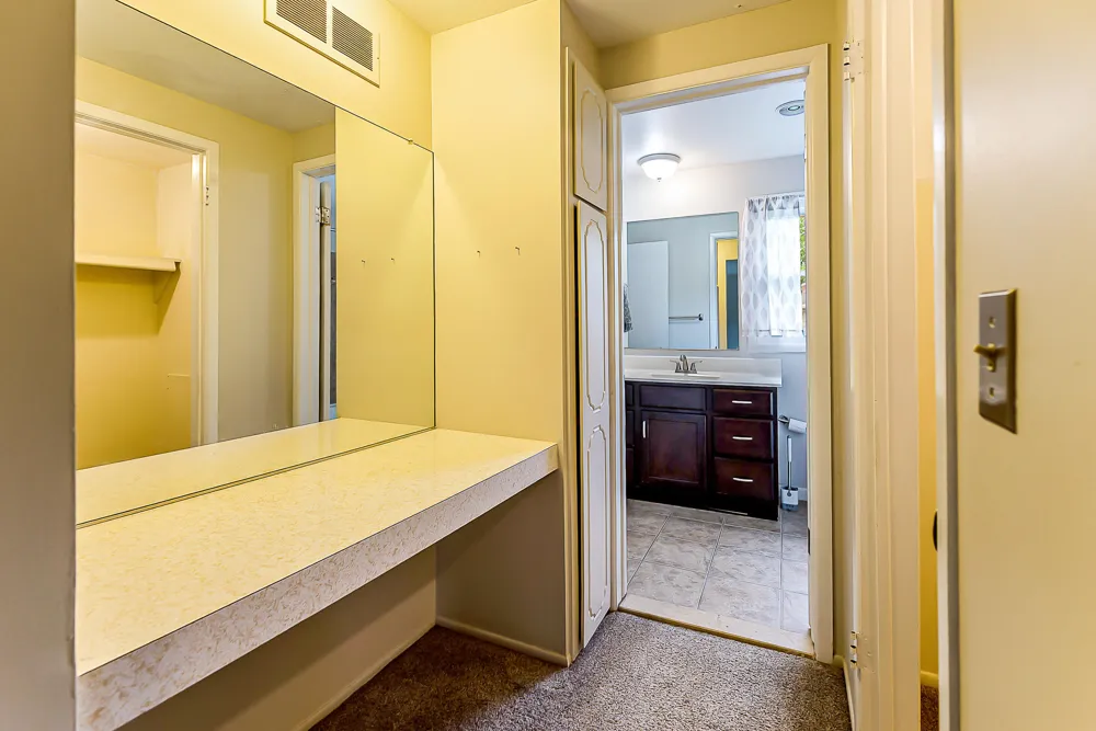 2240 Steeplechase Drive Ann Arbor, MI 48103