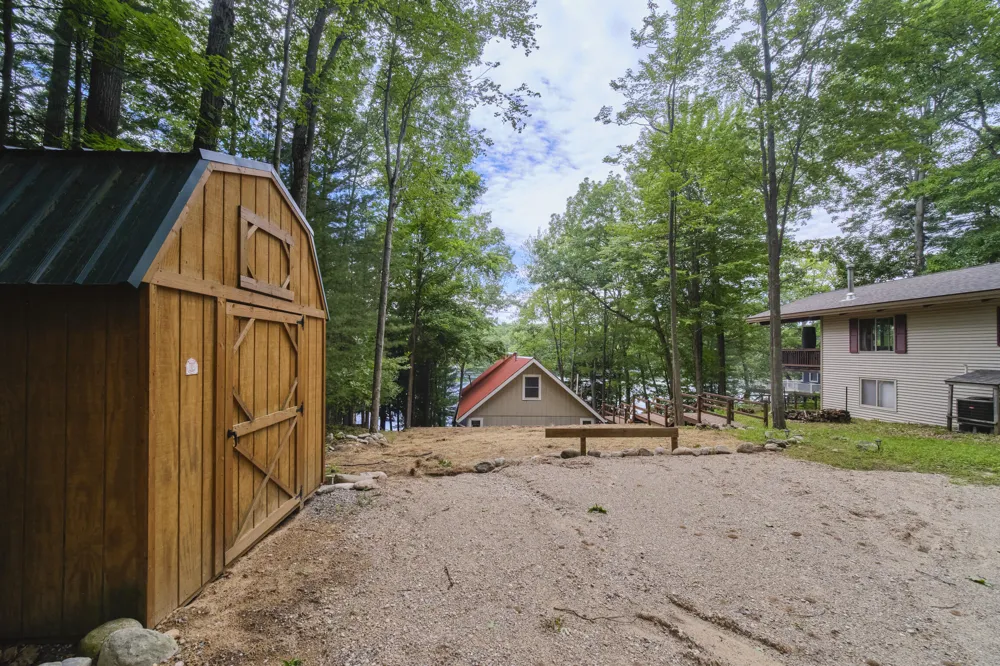 6387 Larson Road Fountain, MI 49410