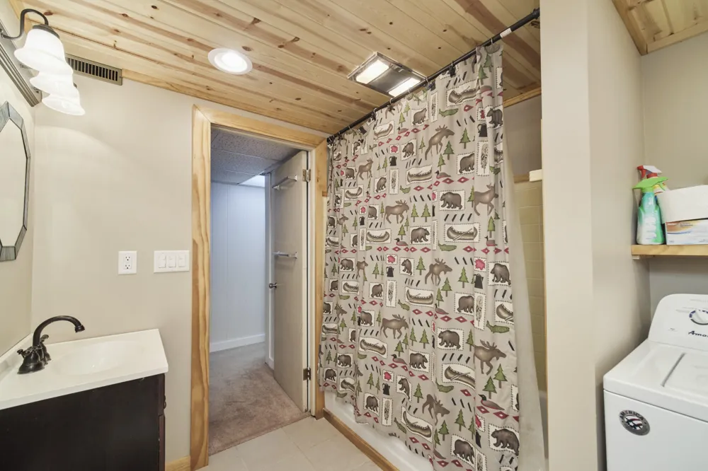 6387 Larson Road Fountain, MI 49410