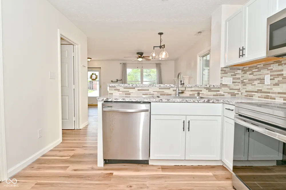 347 Lake Ridge Lane Greenwood, IN 46142