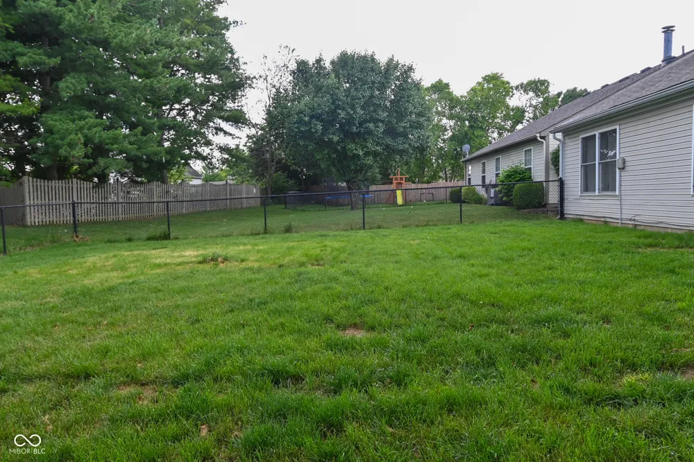 347 Lake Ridge Lane Greenwood, IN 46142