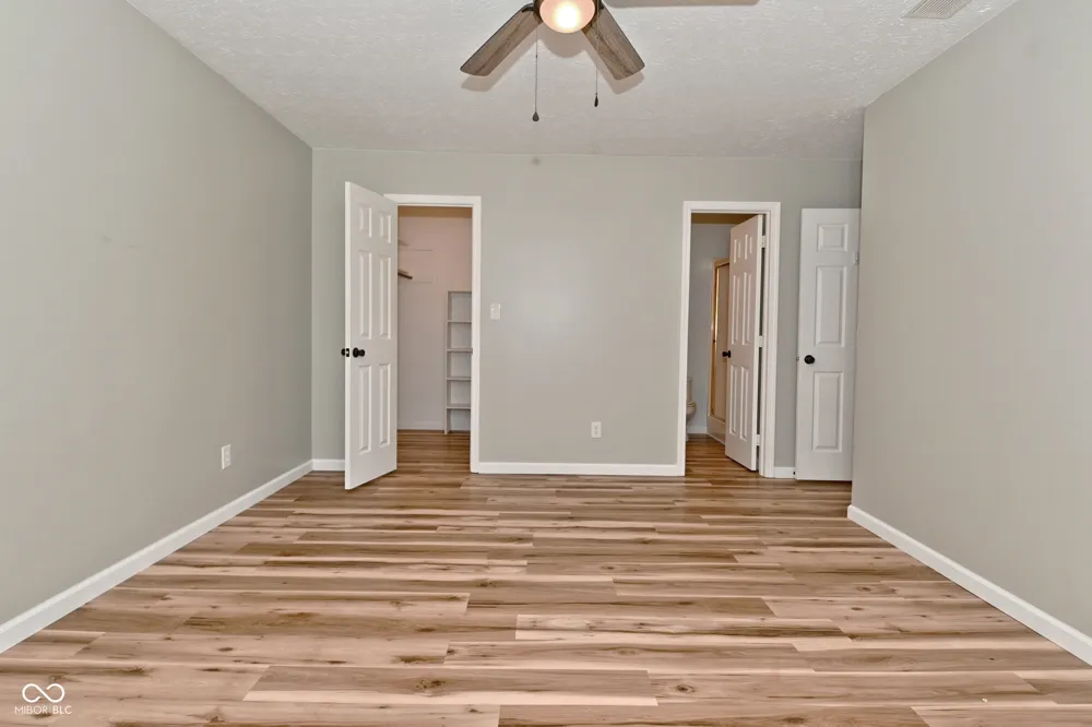 347 Lake Ridge Lane Greenwood, IN 46142