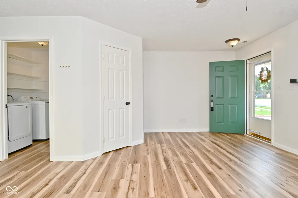 347 Lake Ridge Lane Greenwood, IN 46142