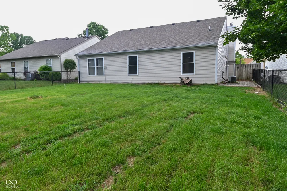 347 Lake Ridge Lane Greenwood, IN 46142