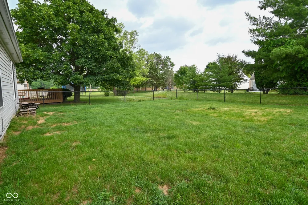347 Lake Ridge Lane Greenwood, IN 46142