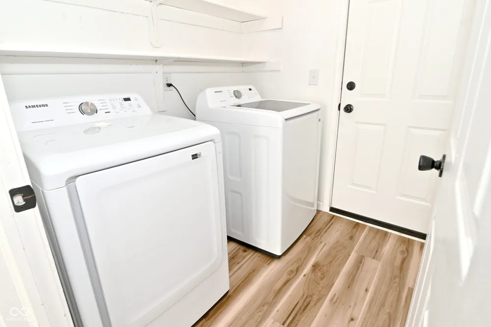 347 Lake Ridge Lane Greenwood, IN 46142