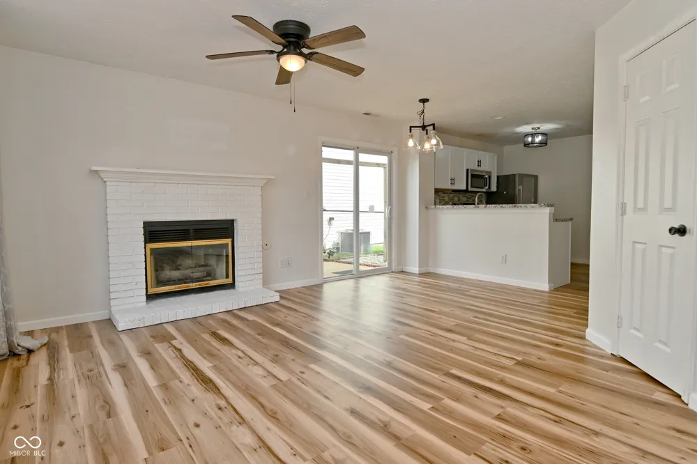 347 Lake Ridge Lane Greenwood, IN 46142