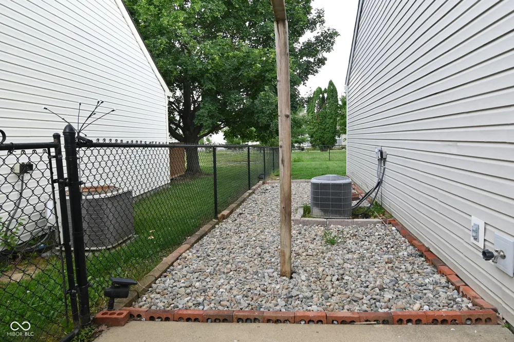 347 Lake Ridge Lane Greenwood, IN 46142