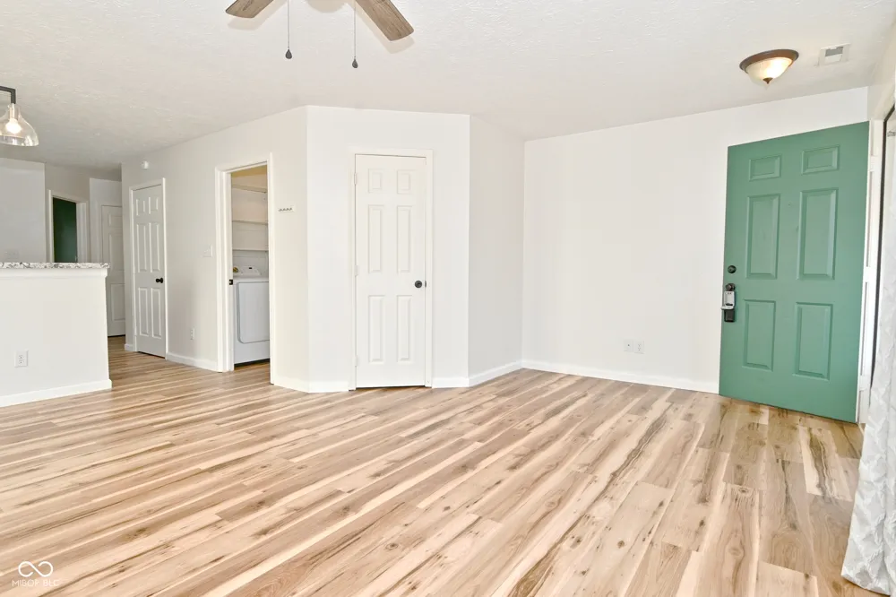 347 Lake Ridge Lane Greenwood, IN 46142