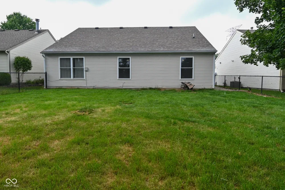 347 Lake Ridge Lane Greenwood, IN 46142