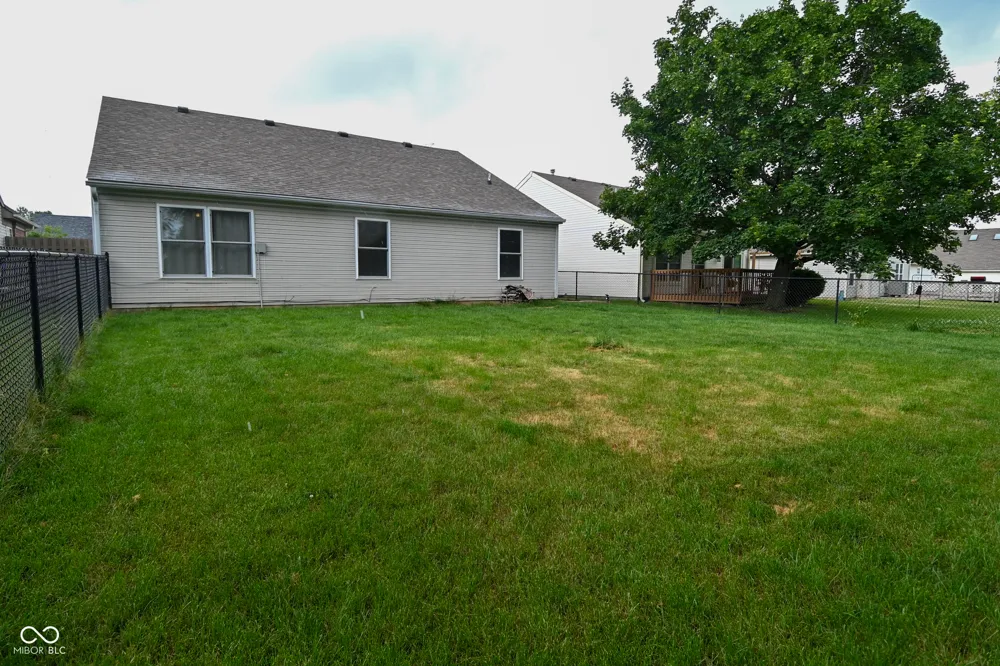 347 Lake Ridge Lane Greenwood, IN 46142
