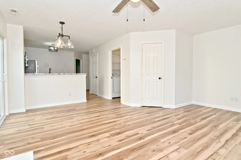 347 Lake Ridge Lane Greenwood, IN 46142