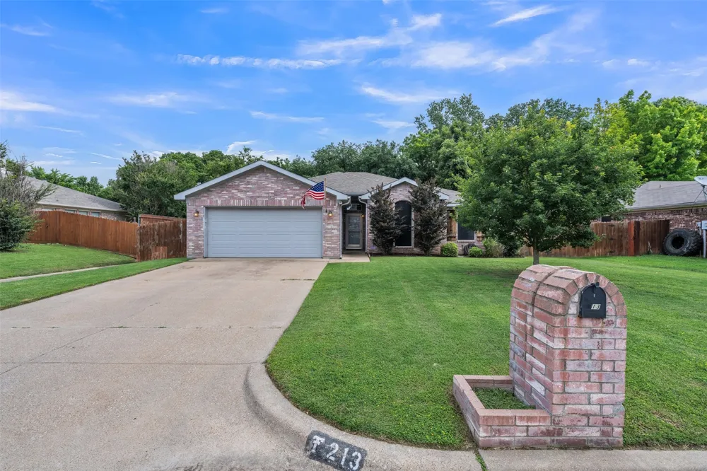 213 King Arthur Drive Weatherford, TX 76086