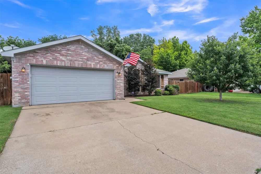 213 King Arthur Drive Weatherford, TX 76086
