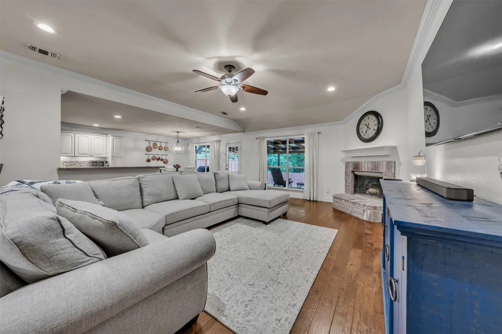 213 King Arthur Drive Weatherford, TX 76086