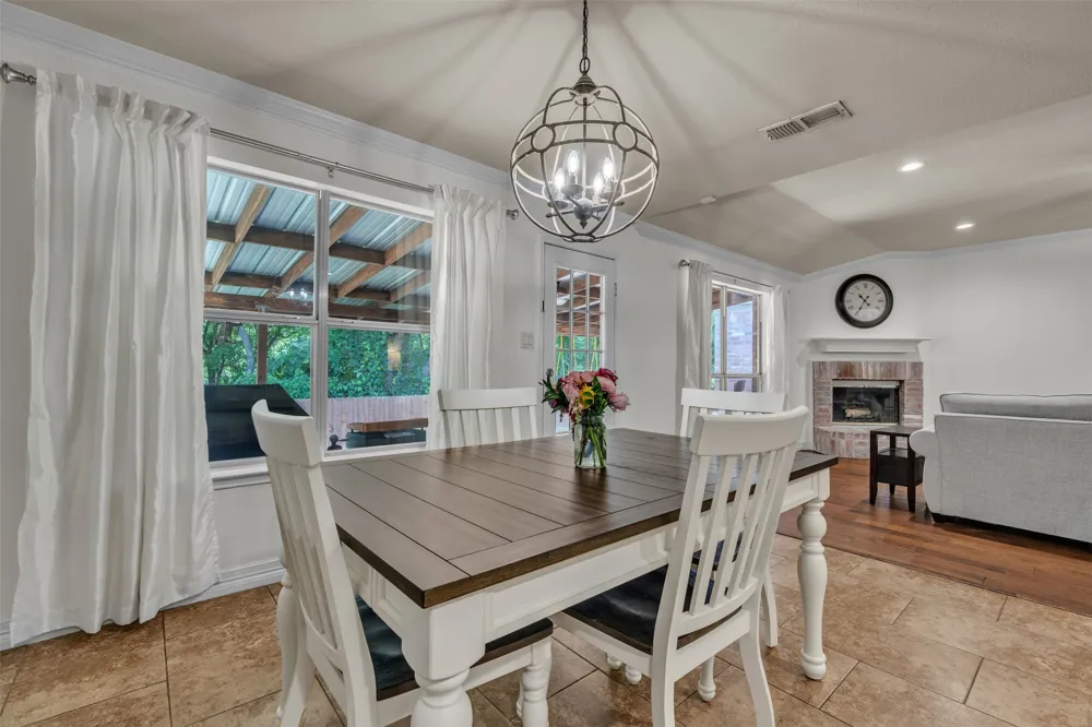 213 King Arthur Drive Weatherford, TX 76086