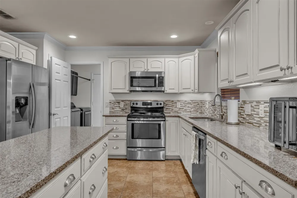 213 King Arthur Drive Weatherford, TX 76086