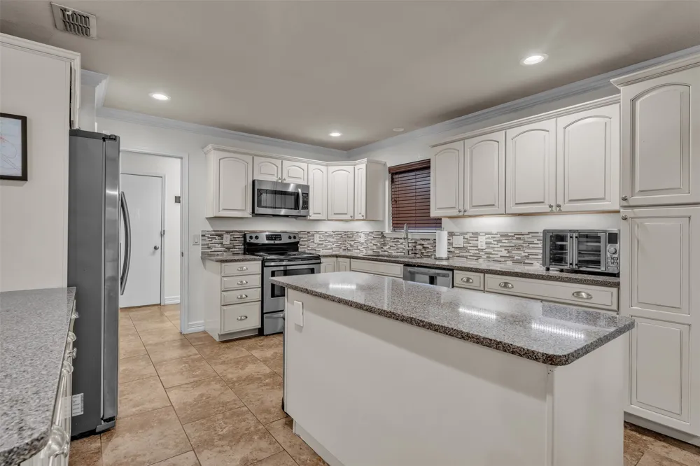 213 King Arthur Drive Weatherford, TX 76086
