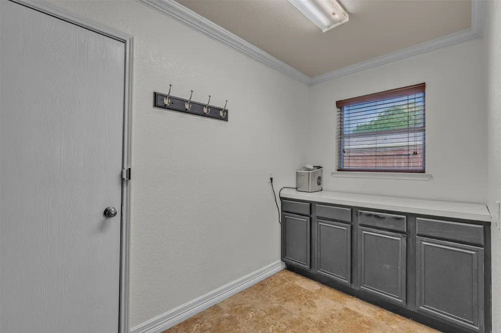 213 King Arthur Drive Weatherford, TX 76086