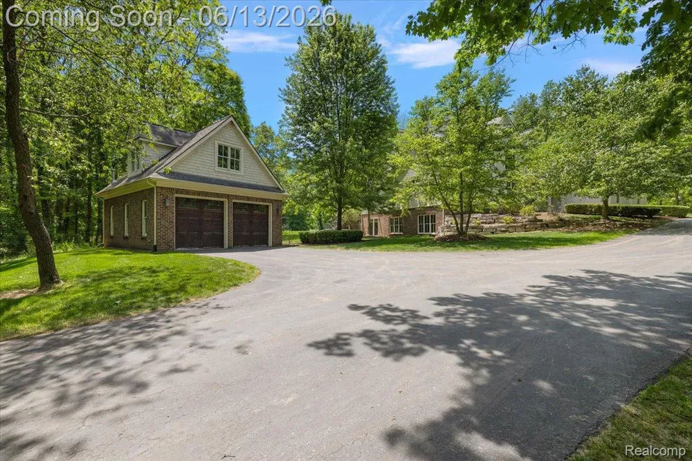 1600 S Hickory Ridge Trail Milford Charter Township, MI 48380