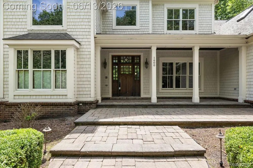 1600 S Hickory Ridge Trail Milford Charter Township, MI 48380