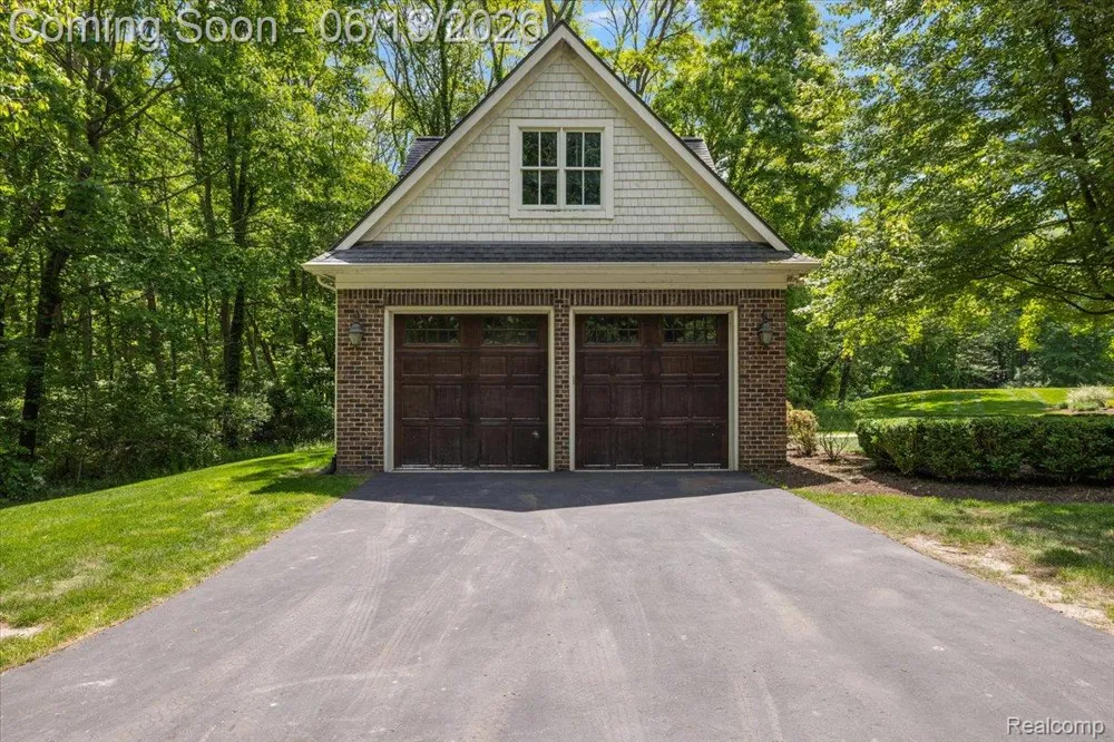 1600 S Hickory Ridge Trail Milford Charter Township, MI 48380