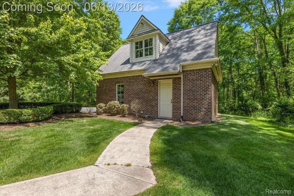 1600 S Hickory Ridge Trail Milford Charter Township, MI 48380