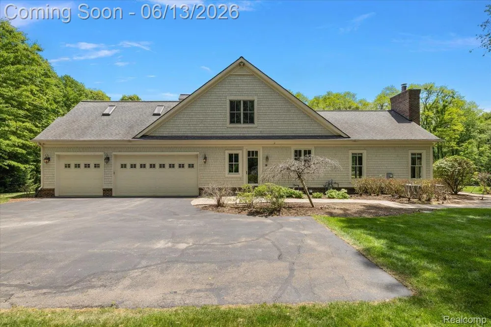 1600 S Hickory Ridge Trail Milford Charter Township, MI 48380