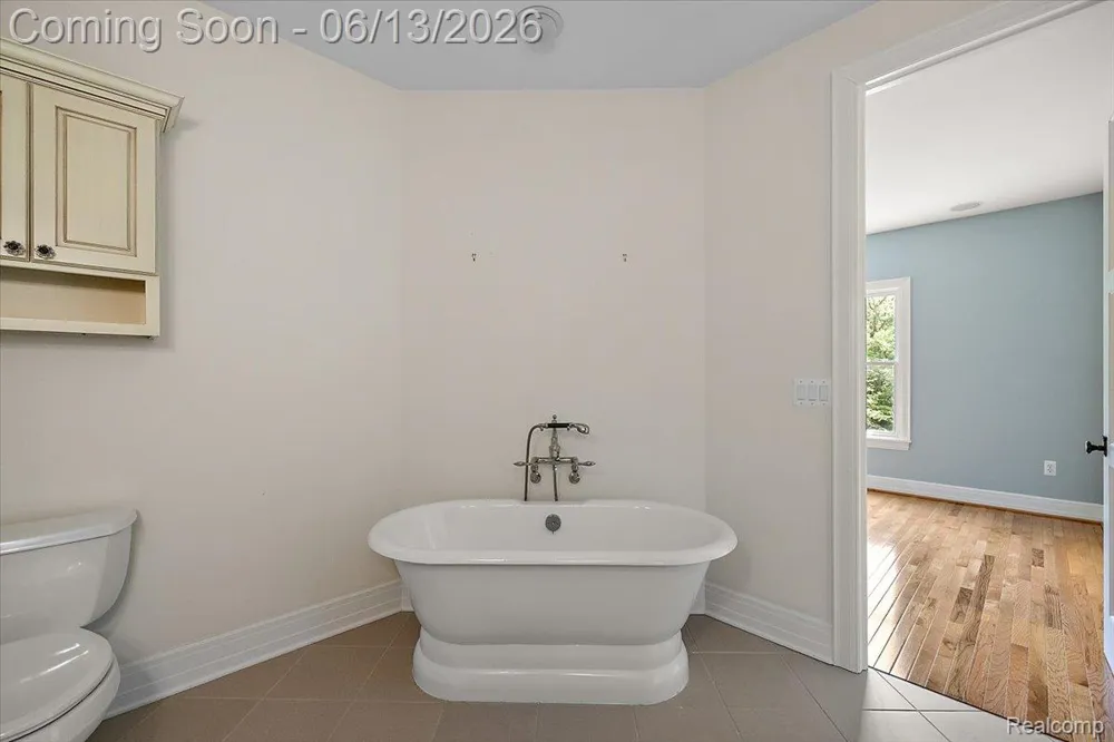 1600 S Hickory Ridge Trail Milford Charter Township, MI 48380