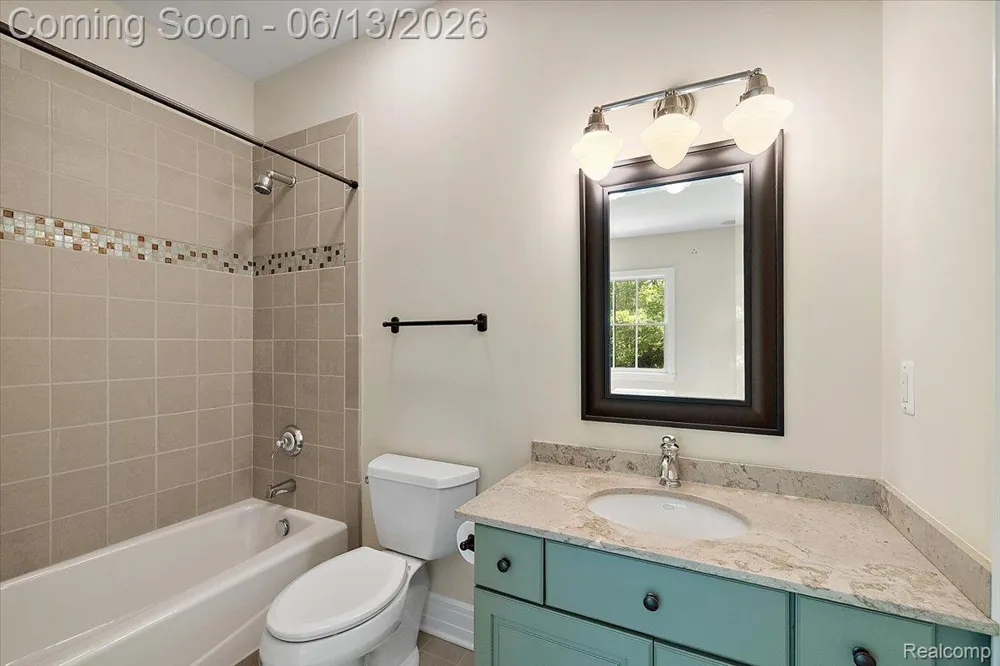 1600 S Hickory Ridge Trail Milford Charter Township, MI 48380