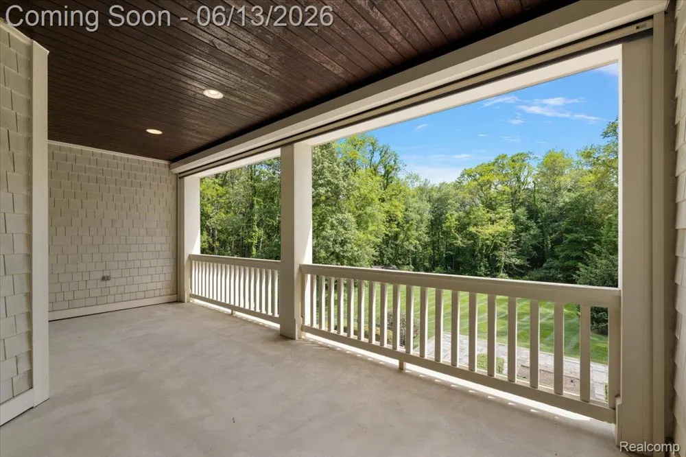 1600 S Hickory Ridge Trail Milford Charter Township, MI 48380