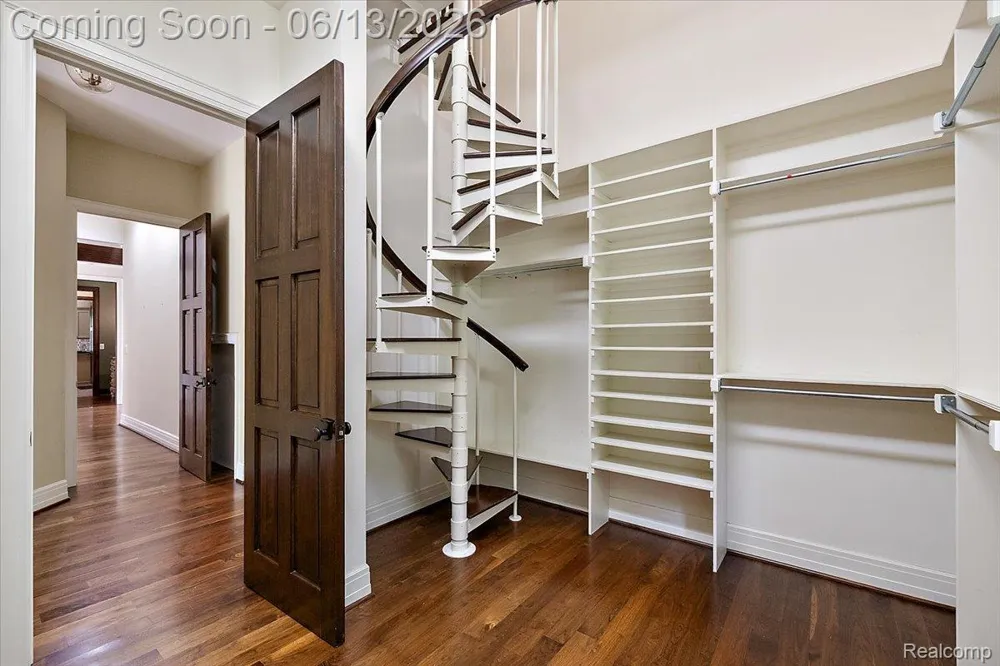 1600 S Hickory Ridge Trail Milford Charter Township, MI 48380