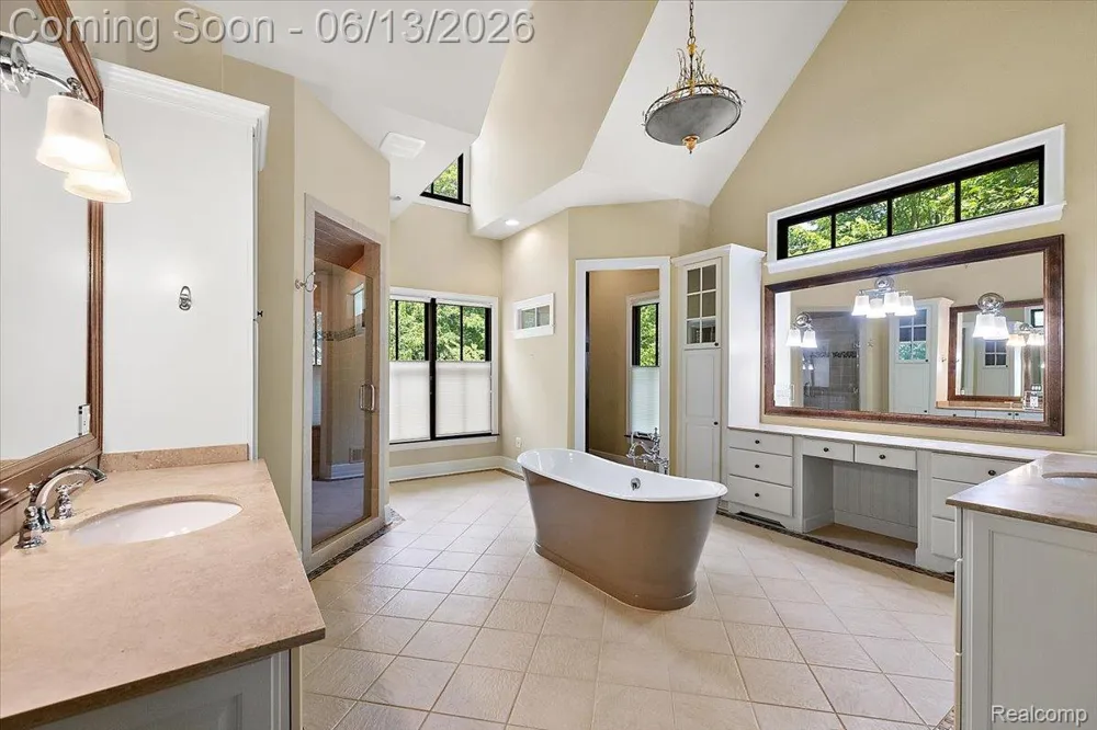 1600 S Hickory Ridge Trail Milford Charter Township, MI 48380