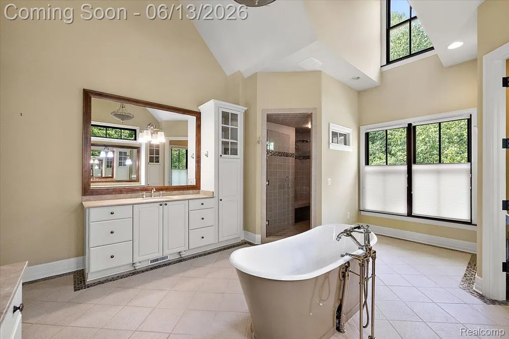 1600 S Hickory Ridge Trail Milford Charter Township, MI 48380