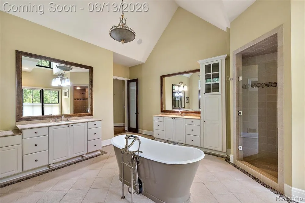 1600 S Hickory Ridge Trail Milford Charter Township, MI 48380
