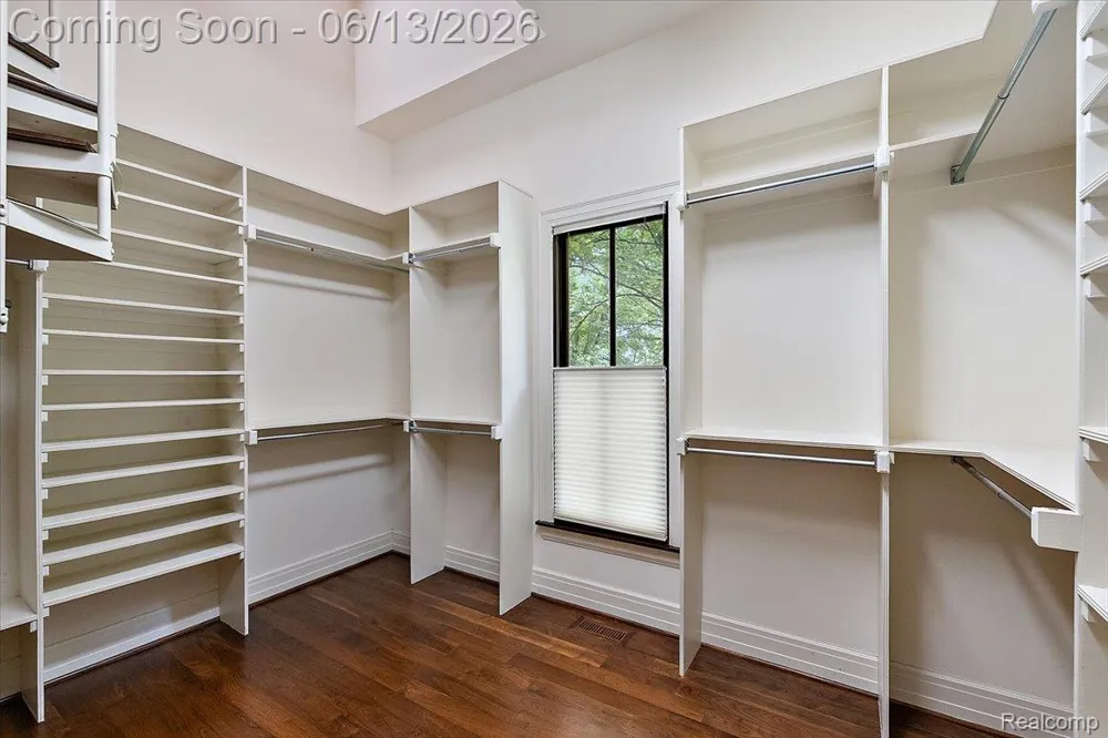 1600 S Hickory Ridge Trail Milford Charter Township, MI 48380
