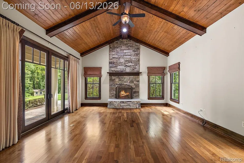 1600 S Hickory Ridge Trail Milford Charter Township, MI 48380